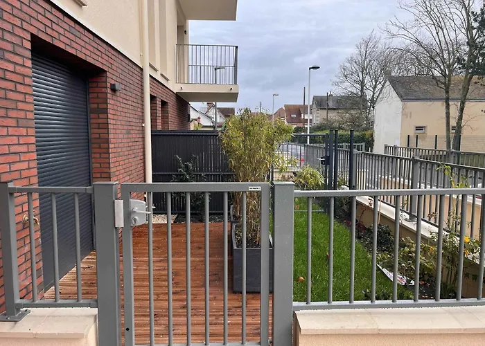 Bright In Close To The Beach!